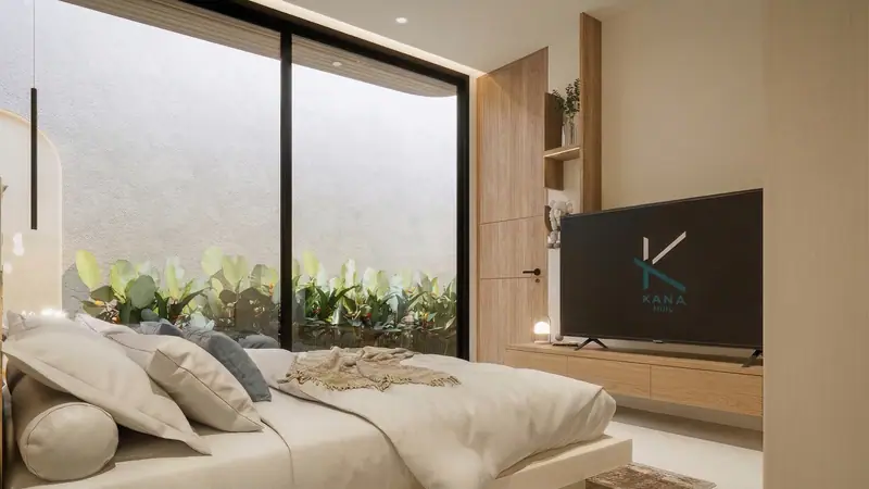 Kamar utama villa 3 kamar dengan jendela lebar