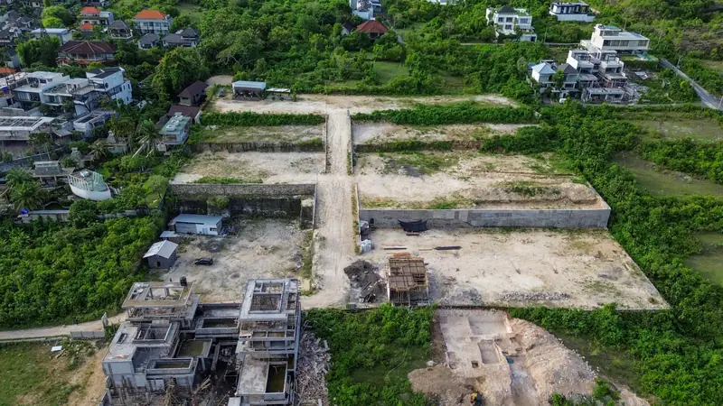 Foto udara kawasan Kana Hills saat pekerjaan tanah dan jalan