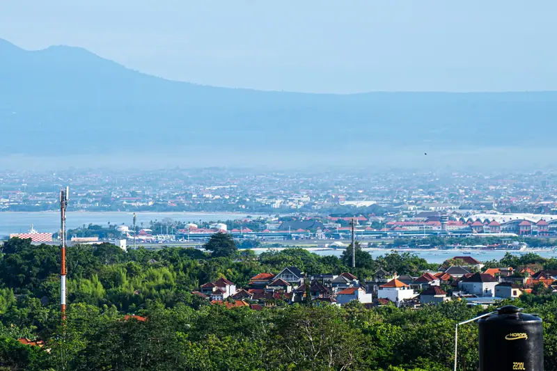 Panorama luas Teluk Benoa dari dataran tinggi Ungasan